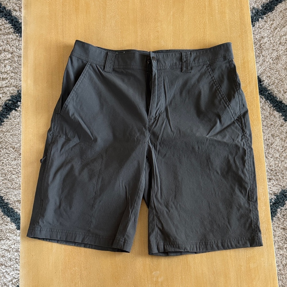 Men's Dark Gray Columbia Shorts - 32”